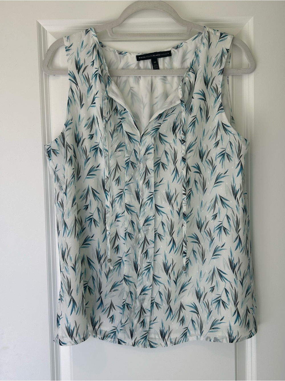White House Black Market White Sleeveless Leaf-Print Ruffle Front Camisole